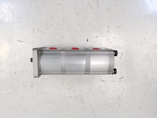 Materiaal van ijzer en aluminium legeringen Hydraulische tandwielpomp 12+12+9CC-15T-R Bereik voor bouwmachines Fabrieksvoorziening Hydraulische reserveonderdelen