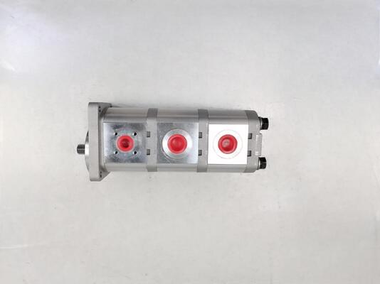 Materiaal van ijzer en aluminium legeringen Hydraulische tandwielpomp 12+12+9CC-15T-R Bereik voor bouwmachines Fabrieksvoorziening Hydraulische reserveonderdelen