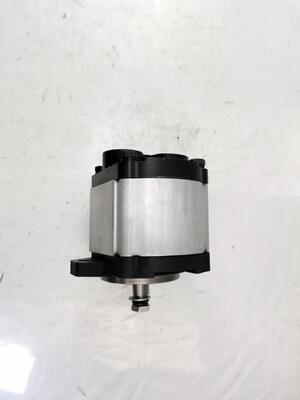 Hydraulische tandwielpomp 20K-60-31182 Hoogwaardige ijzer- en aluminiumlegeringsmaterialen Verscheidenheid voor bouwmachines Fabrieksvoorziening Hydraulische onderdelen